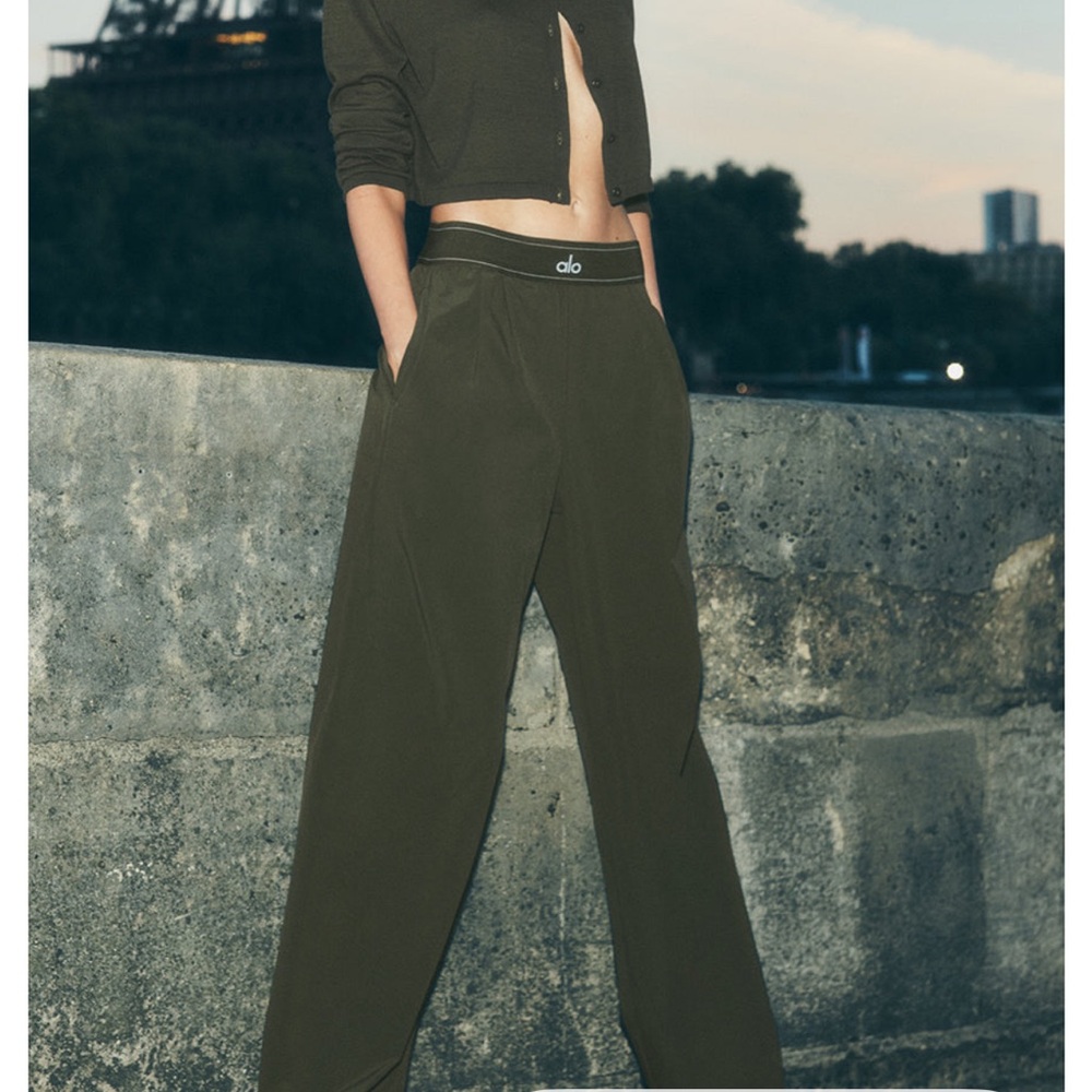 NWT ALO YOGA Suite Up Trouser Regular Green Olive